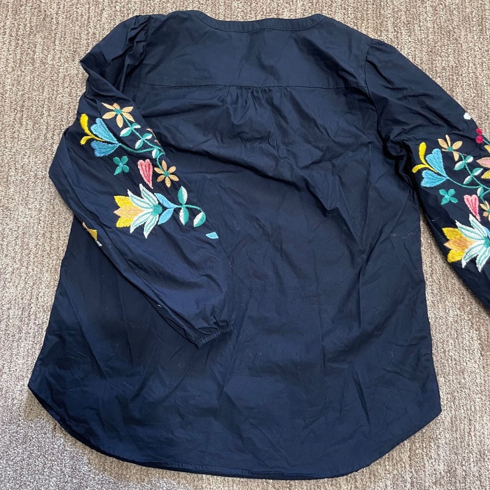 Talbots Embroidered Sleeve Poplin Top - Navy, Size Medium‎ - Picture 4 of 10